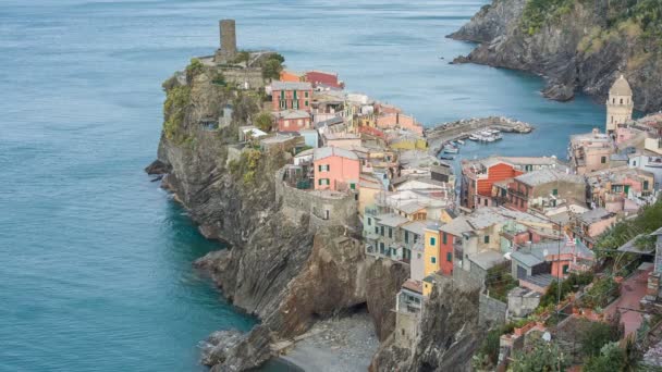 Vernazza es una de las ciudades más antiguas y bellas de Cinque Terre, Italia — Vídeo de stock