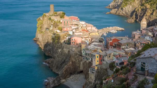 Vernazza é uma das mais antigas e belas cidades de Cinque Terre, Itália — Vídeo de Stock
