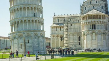 Pisa İtalya - 24 Mart 2016: Pisa Kulesi campanile veya duran çan kulesi, İtalyan şehir Pisa, dünya çapında bilinen için onun istenmeyen tilt Katedral olduğunu yaslanmış.