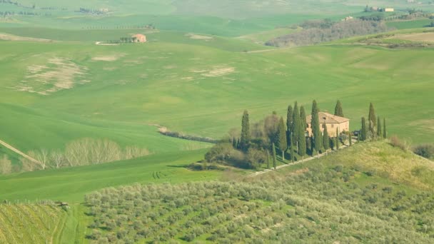 Uitzicht op de glooiende heuvels van Toscane, Italië — Stockvideo