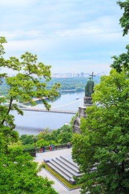 Dnipro Nehri görünümüne Saint Volodymyr heykel, Ukrayna