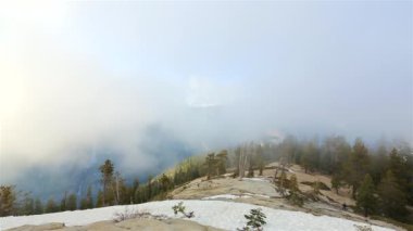 Yosemite Ulusal Parkı 'ndaki Sentinel Dome' dan harika bir manzara, California, ABD