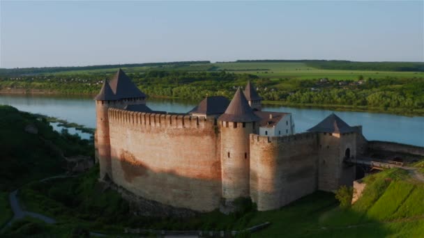 Vue Aérienne Coucher Soleil Forteresse Khotyn Rivière Dniester Est Visible — Video