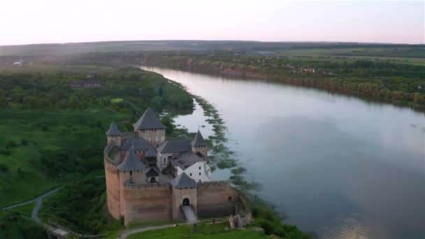 Vue Aérienne Coucher Soleil Forteresse Khotyn Rivière Dniester Est Visible — Video