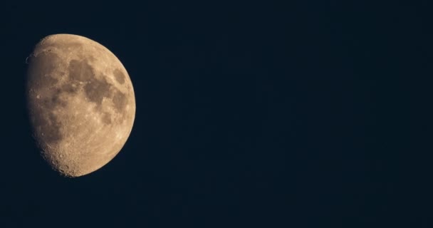 Luna Mueve Través Del Cielo Nocturno — Vídeos de Stock