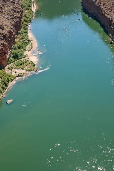 Вид Моста Навахо Туристов Сплавляющихся Реке Колорадо Аризона Сша — стоковое фото
