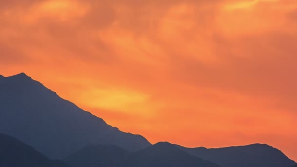 Zonsondergang in de bergen — Stockvideo