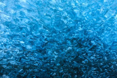 İzlanda'daki mağara duvarları buz