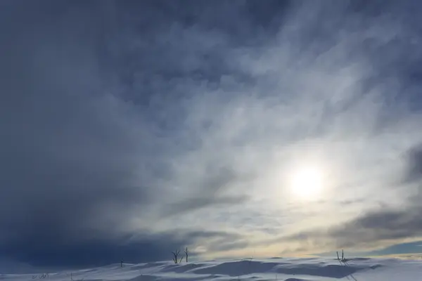 Neve e céu — Fotografia de Stock