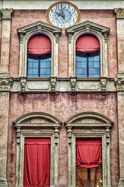 Building facade with clock — Stock Photo, Image