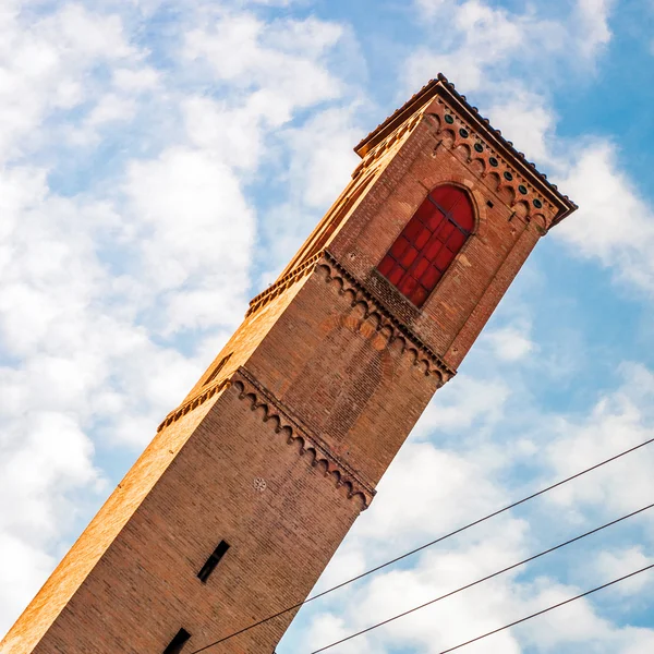 San Francesco Kilisesi kule, Bologna İtalya