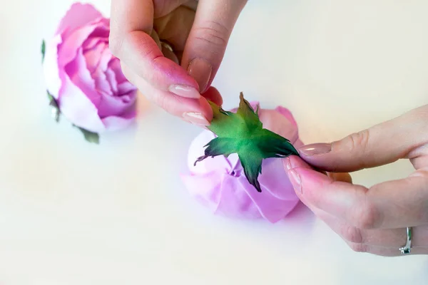 Rosa artificiale Fiori da schiuma, schiuma Passo-passo masterclass workshop, guida artigianale, — Foto Stock