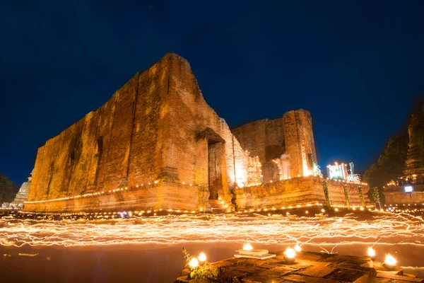 ayin sallayarak ışık