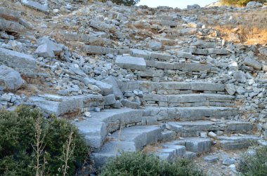 Marmaris, Turunch yakınlarındaki Amos antik sitesindeki amfitiyatro kalıntıları. Mugla.