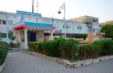 Safaga, Mısır - NOV 7, 2019 El-Orouba caddesindeki Safaga şehrinin yerel birimi.