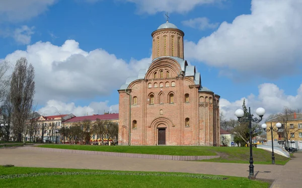 Pyatnytska或St Paraskeva教堂是乌克兰切尔尼赫夫的一座正在运作的教堂 — 图库照片