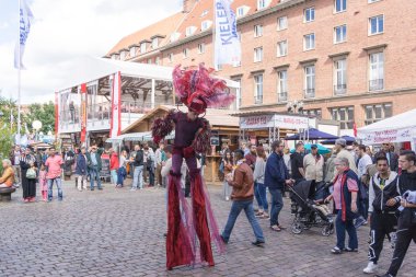 Kiel, Almanya - Haziran 18 ve 2016: Almanya Şansölye Yardımcısı Sigmar Gabriel 'in Büyük Açılışı ile Kieler Woche 2016' nın ilk gününün izlenimleri 