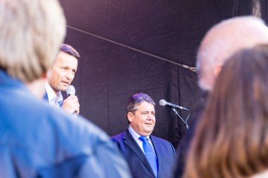 Kiel, Almanya - Haziran 18 ve 2016: Almanya Şansölye Yardımcısı Sigmar Gabriel 'in Büyük Açılışı ile Kieler Woche 2016' nın ilk gününün izlenimleri 