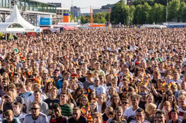 Kiel, Almanya - 21 Haziran 2016: 2016 Kieler Haftası sırasında Kuzey İrlanda Futbol Maçı Kamu Gösterimi - Almanya 