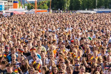 Kiel, Almanya - 21 Haziran 2016: 2016 Kieler Haftası sırasında Kuzey İrlanda Futbol Maçı Kamu Gösterimi - Almanya 