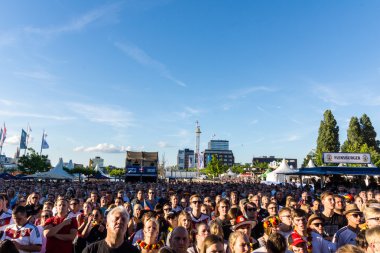 Kiel, Almanya - 21 Haziran 2016: 2016 Kieler Haftası sırasında Kuzey İrlanda Futbol Maçı Kamu Gösterimi - Almanya 