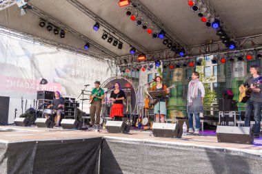 Kiel, Almanya - 21 Haziran 2016: Kieler Woche 2016 'da müzisyenler 