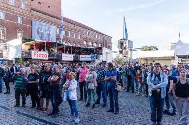 Kiel, Almanya - 21 Haziran 2016: Kieler Woche 2016 sırasında Rathaus Sahnesinde Uyanan İtfaiyeciler