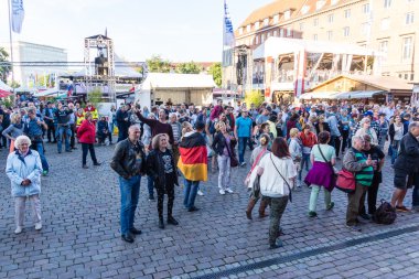 Kiel, Almanya - 21 Haziran 2016: Kieler Woche 2016 sırasında Rathaus Sahnesinde Uyanan İtfaiyeciler