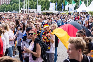Kiel, Almanya - 26 Haziran 2016: Almanya Futbol Maçı Kamu Gösterimi - Kieler Haftası sırasında Slovakya