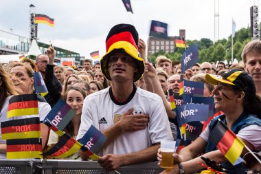 Kiel, Almanya - 26 Haziran 2016: Almanya Futbol Maçı Kamu Gösterimi - Kieler Haftası sırasında Slovakya