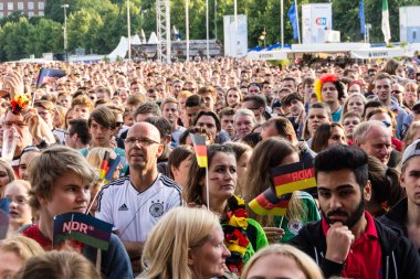Kiel, Almanya - 26 Haziran 2016: Almanya Futbol Maçı Kamu Gösterimi - Kieler Haftası sırasında Slovakya 