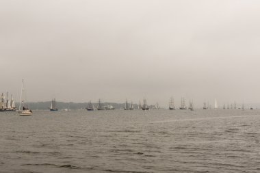 Kiel, Almanya - 25 Haziran 2016: Kiel Haftası 'nda Uzun Gemi Yürüyüşü İzlenimleri 