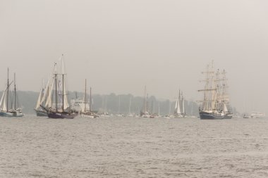 Kiel, Almanya - 25 Haziran 2016: Kiel Haftası 'nda Uzun Gemi Yürüyüşü İzlenimleri 