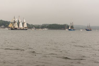 Kiel, Almanya - 25 Haziran 2016: Kiel Haftası 'nda Uzun Gemi Yürüyüşü İzlenimleri 