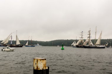 Kiel, Almanya - 25 Haziran 2016: Kiel Haftası 'nda Uzun Gemi Yürüyüşü İzlenimleri 