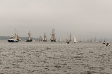 Kiel, Almanya - 25 Haziran 2016: Kiel Haftası 'nda Uzun Gemi Yürüyüşü İzlenimleri 