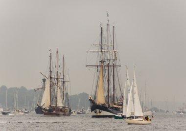 Kiel, Almanya - 25 Haziran 2016: Kiel Haftası 'nda Uzun Gemi Yürüyüşü İzlenimleri 