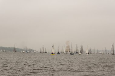 Kiel, Almanya - 25 Haziran 2016: Kiel Haftası 'nda Uzun Gemi Yürüyüşü İzlenimleri 