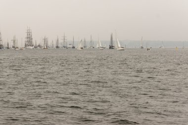 Kiel, Almanya - 25 Haziran 2016: Kiel Haftası 'nda Uzun Gemi Yürüyüşü İzlenimleri 