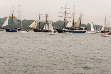 Kiel, Almanya - 25 Haziran 2016: Kiel Haftası 'nda Uzun Gemi Yürüyüşü İzlenimleri 