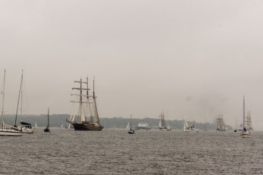 Kiel, Almanya - 25 Haziran 2016: Kiel Haftası 'nda Uzun Gemi Yürüyüşü İzlenimleri 