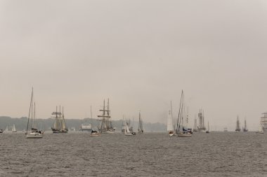 Kiel, Almanya - 25 Haziran 2016: Kiel Haftası 'nda Uzun Gemi Yürüyüşü İzlenimleri 