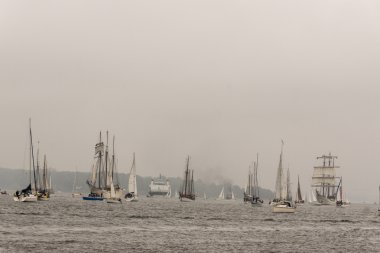 Kiel, Almanya - 25 Haziran 2016: Kiel Haftası 'nda Uzun Gemi Yürüyüşü İzlenimleri 