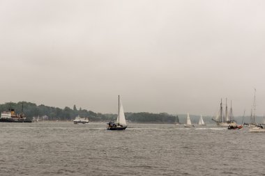 Kiel, Almanya - 25 Haziran 2016: Kiel Haftası 'nda Uzun Gemi Yürüyüşü İzlenimleri 
