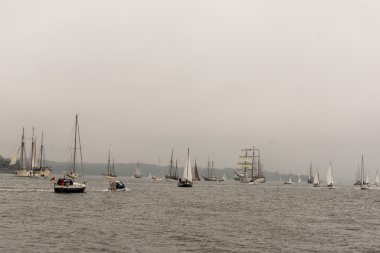 Kiel, Almanya - 25 Haziran 2016: Kiel Haftası 'nda Uzun Gemi Yürüyüşü İzlenimleri 