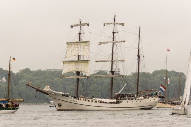 Kiel, Almanya - 25 Haziran 2016: Kiel Haftası 'nda Uzun Gemi Yürüyüşü İzlenimleri 