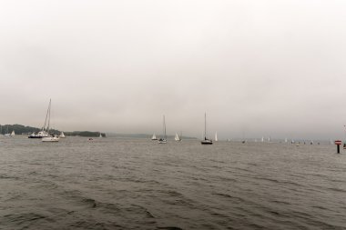 Kiel, Almanya - 25 Haziran 2016: Kiel Haftası 'nda Uzun Gemi Yürüyüşü İzlenimleri 