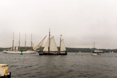 Kiel, Almanya - 25 Haziran 2016: Kiel Haftası 'nda Uzun Gemi Yürüyüşü İzlenimleri 