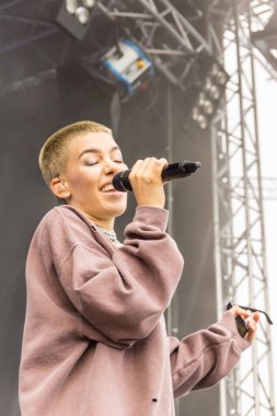 Kiel, Almanya - 24 Haziran 2016: Kieler Haftası 'nda Bando Frida Gold çalıyor