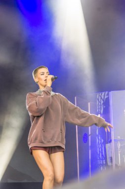 Kiel, Almanya - 24 Haziran 2016: Kieler Haftası 'nda Bando Frida Gold çalıyor